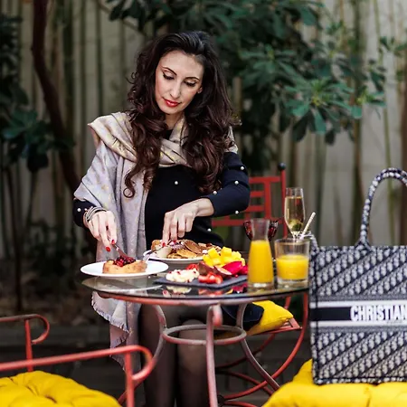 宜必思戛纳曼德里尔酒店 3*