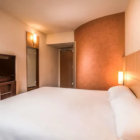 Ibis Cannes Hotel