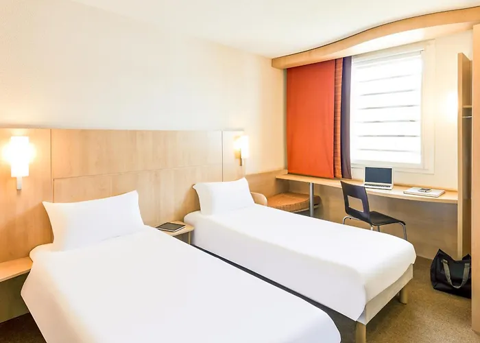 Ibis Cannes ماندوليو لا نابول