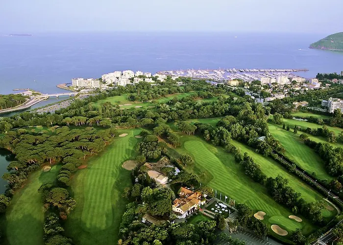 Ibis Cannes ماندوليو لا نابول